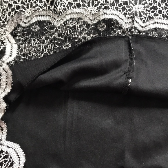 NWT LACE TOP - Picture 3 of 4